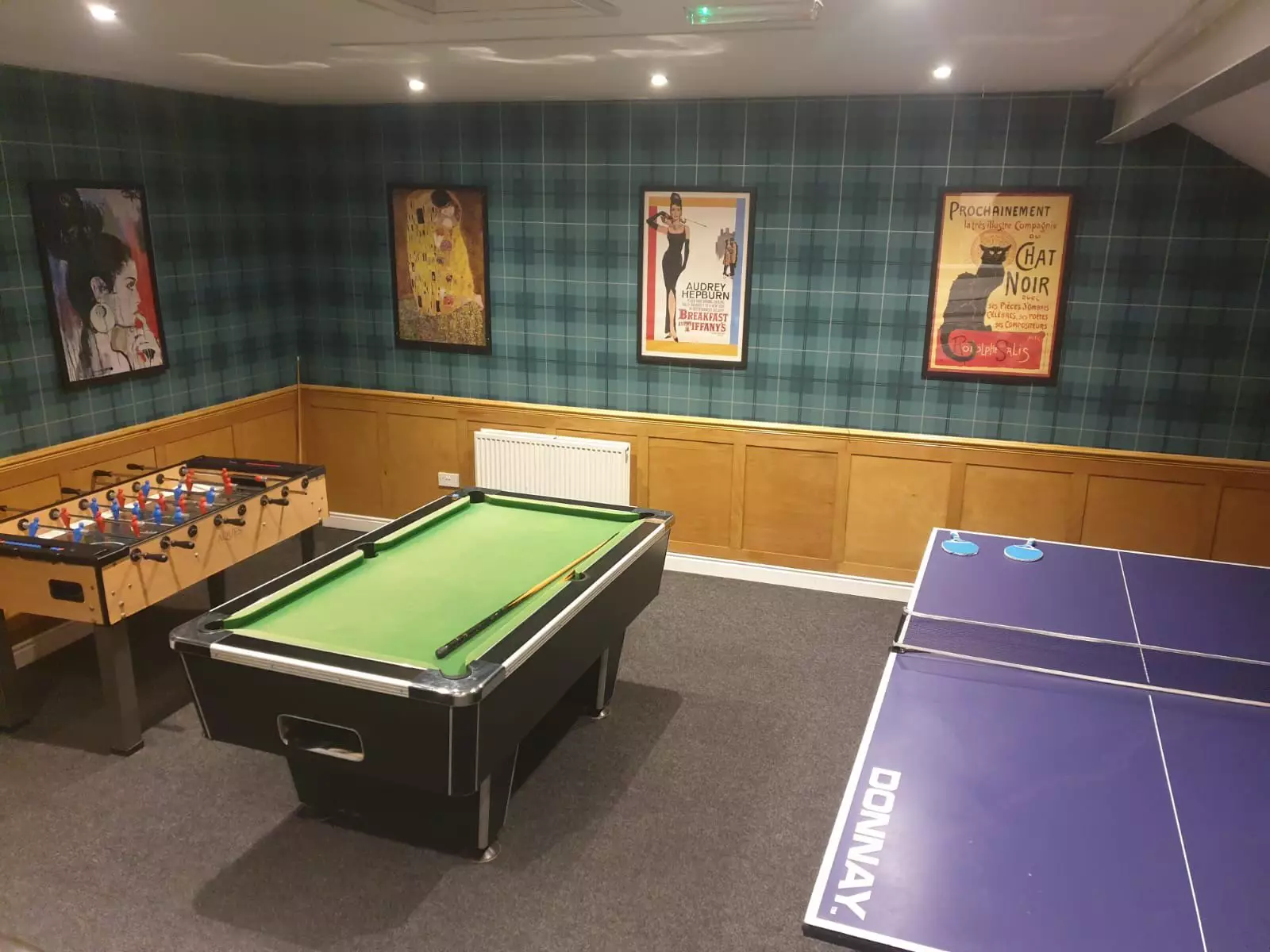 Games room with table tennis at Merrymeet