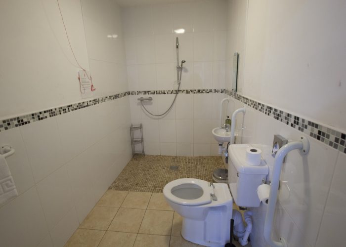 Hamps Barn accessible bathroom